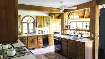 Rumah (Rey Lane 8, Waterville Valley) | Dapur pribadi