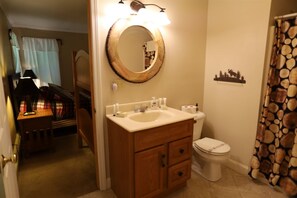 House (Forest Ridge 8C, Lincoln) | Bathroom - Pet Friendly Private Home, Located in Forest Ridge, Lincoln, NH - Fr8cl (Lincoln)