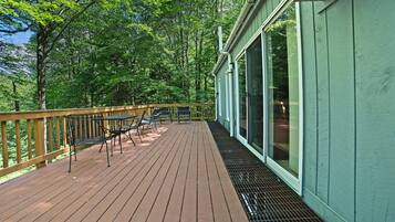 Rumah (Dubeau Circle 1, Waterville Estates) | Balkon