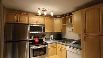 Condo (Knotts Road 2A, Waterville Estates) | Private kitchen | Fridge, cookware/dishes/utensils