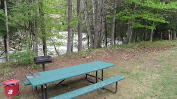 Condo (Deer Park 103, North Woodstock) | Property grounds