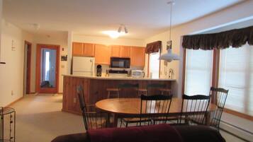 Condo (Deer Park 103, North Woodstock) | Private kitchen | Fridge, microwave, dishwasher, coffee/tea maker