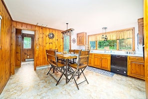 House (Winterbrook 500, Waterville Estates) | Private kitchen | Fridge, cookware/dishes/utensils