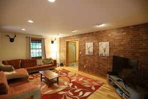 House (Snowood 201, Waterville Estates) | Living room