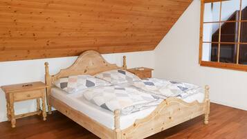 3 Schlafzimmer, Reisekinderbett, kostenloses WLAN, Bettwäsche