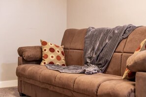 Smart TV - Cove On A Hill - Entire (2Bdrm & Full Bath) Basement Suite (Calgary)