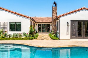Outdoor pool, a heated pool - Casa Azul - Mediterranean Resort-Style Home (Thousand Oaks)