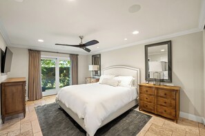 4 bedrooms, in-room safe, desk, iron/ironing board - Casa Azul - Mediterranean Resort-Style Home (Thousand Oaks)