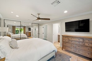 4 chambres, coffres-forts dans les chambres, bureau