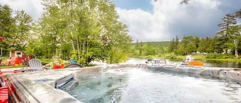 Outdoor spa tub