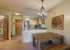 Appart'hôtel, 1 chambre | Cuisine privée | Batterie de cuisine, vaisselle et ustensiles