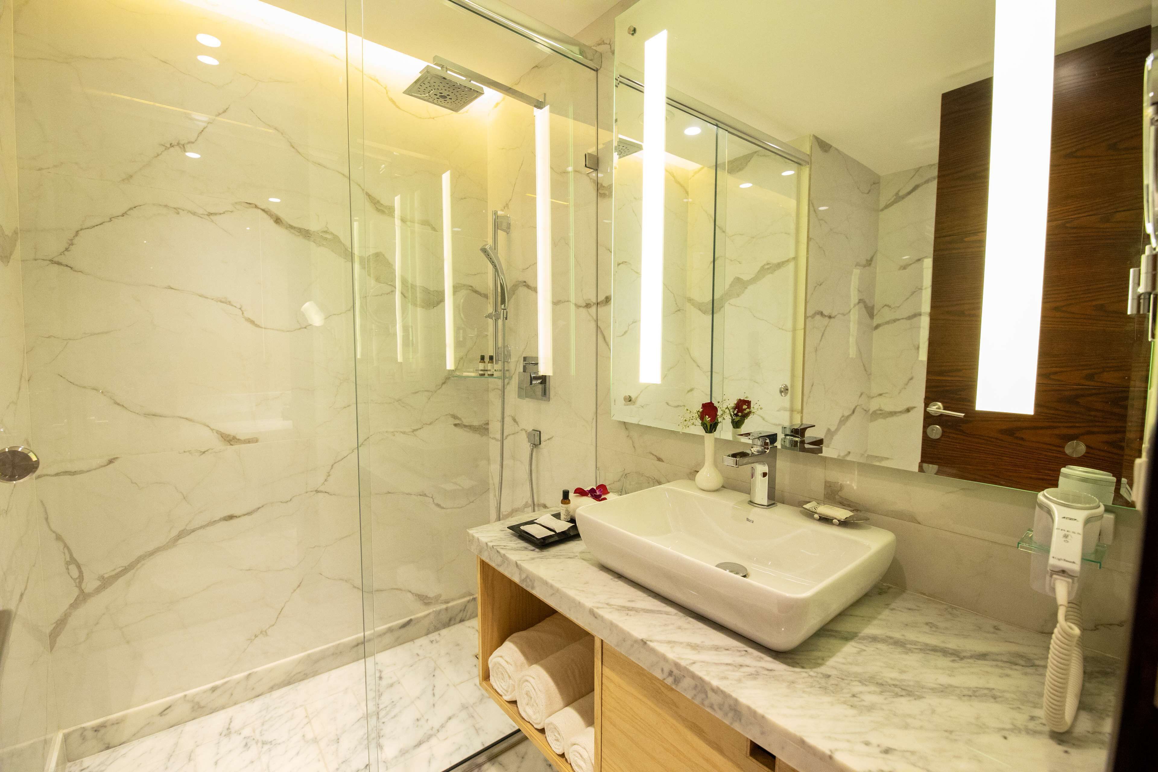 superior room, 1 king bed, non smoking | bathroom | shower, rainfall showerhead, hair dryer, slippers