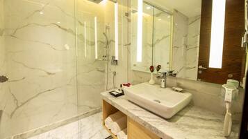 Superior Room, 1 King Bed, Non Smoking | Bathroom | Shower, rainfall showerhead, hair dryer, slippers