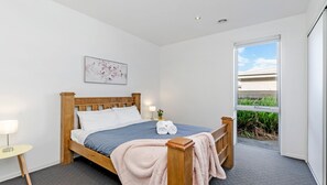 4 bedrooms, iron/ironing board, free WiFi, bed sheets