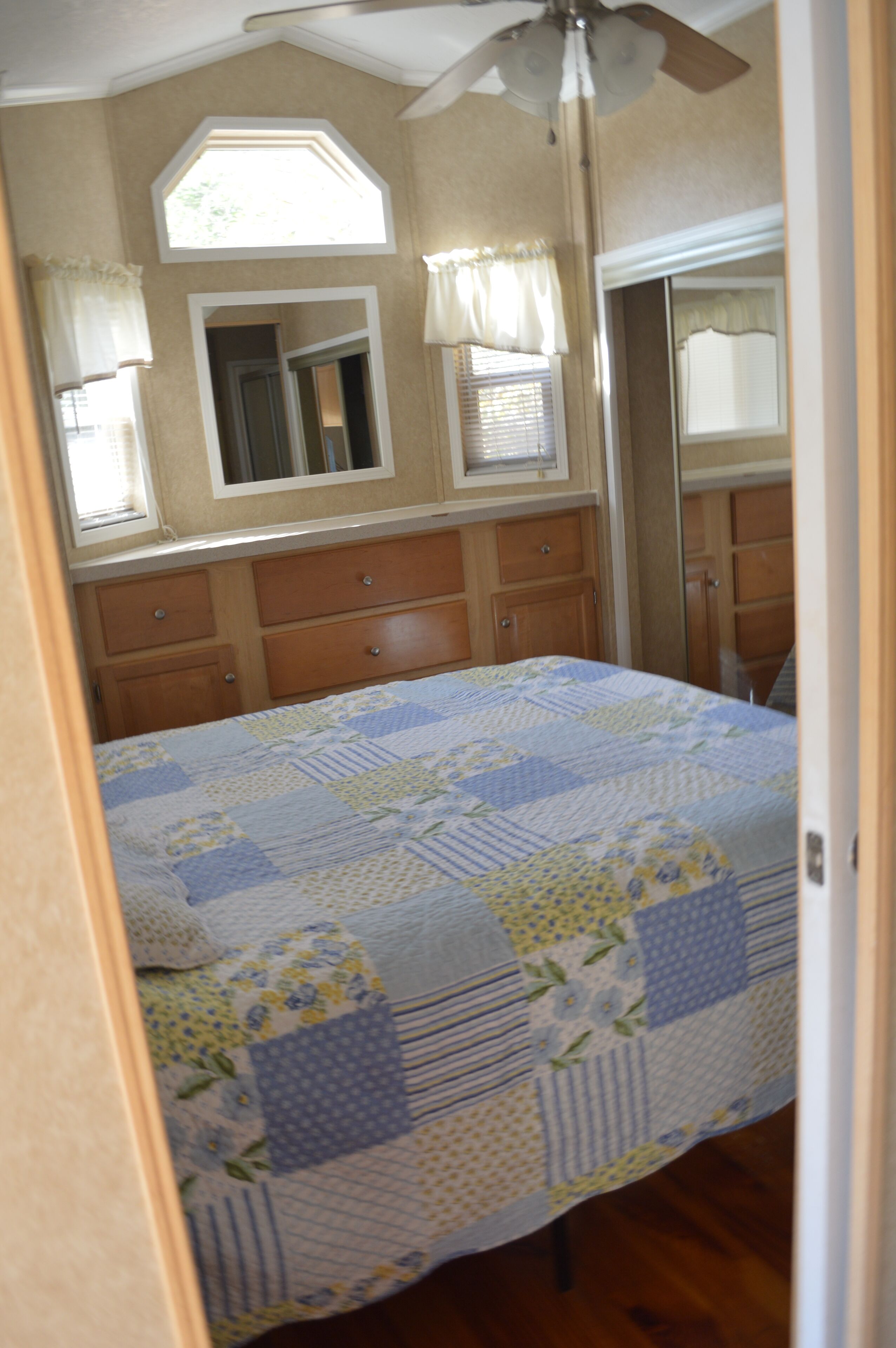 Lakeside Paradise!  Steps from the Water.  Boat slip/ Canoe, Firepit.