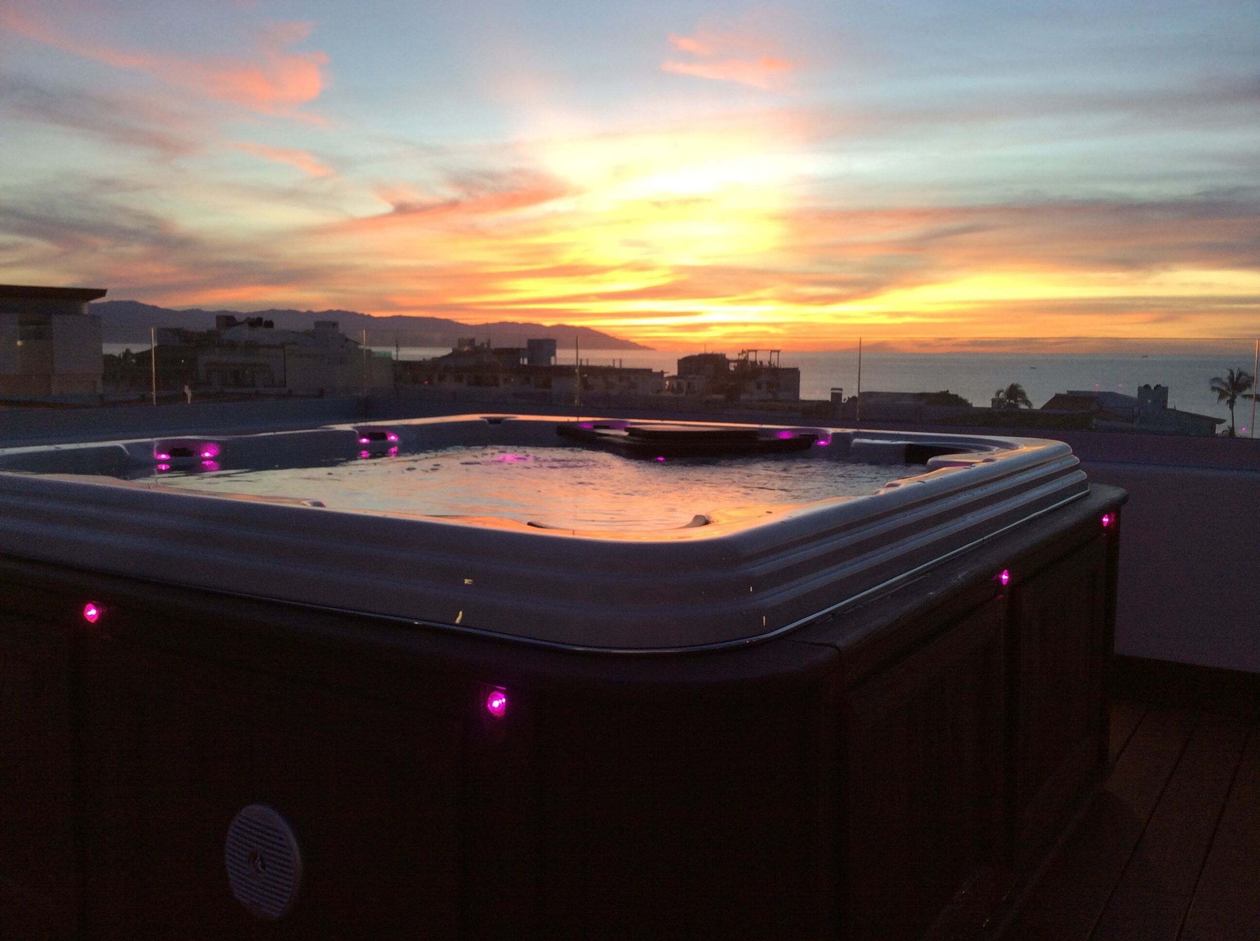 Tina de hidromasaje al aire libre