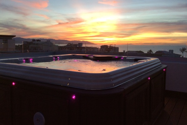 Tina de hidromasaje al aire libre