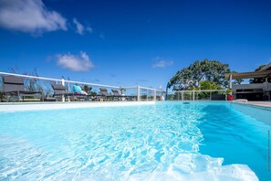 Piscine extérieure, piscine chauffée