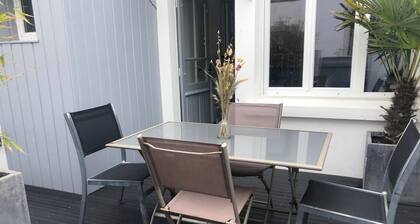 Charming fisherman's cottage with terrace 6 minutes walk from the beach