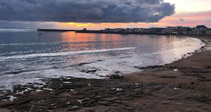 Charmante maison de pĂȘcheur avec terrasse Ă 6 mn Ă pied gde plage