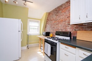 冰箱、微波炉、烤箱、炉灶