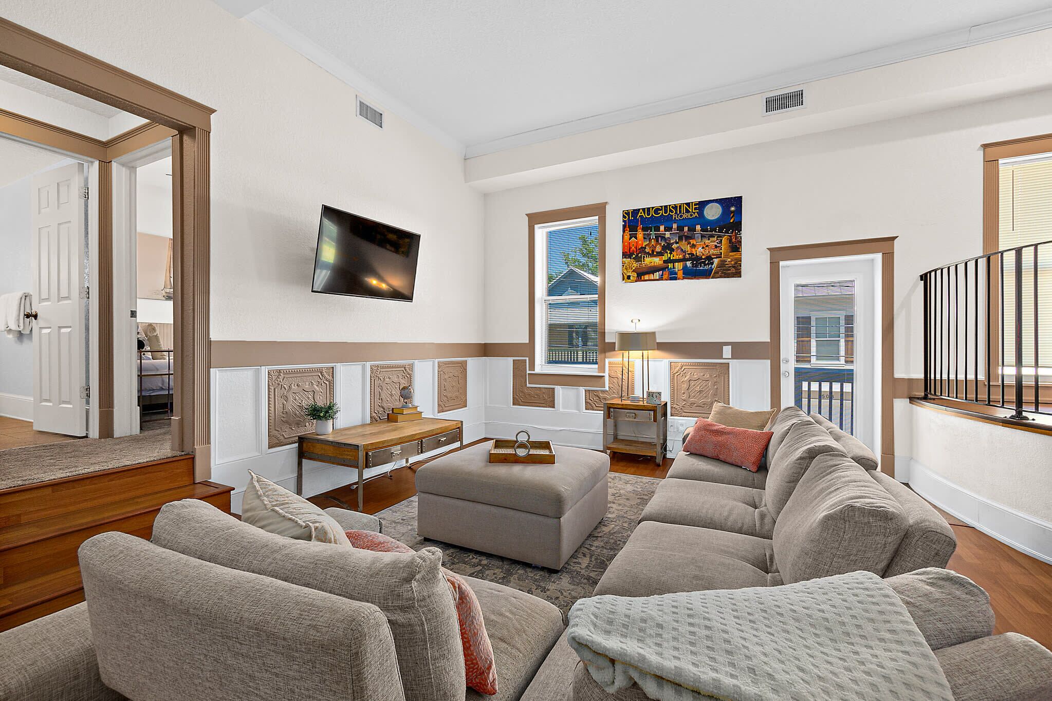 Een televisie en een kantoor