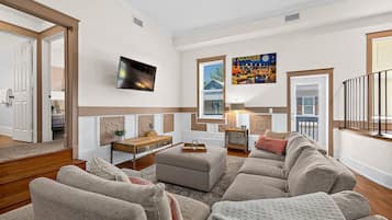 Een televisie en een kantoor