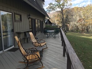 Outdoor dining - Beautiful River & Creekfront Chalet near Waynesville & GSMNP! Fast Free WiFi! (Canton)