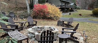 Riverfront & Creekfront Chalet near Waynesville & GSMNP- Free high speed WiFi!