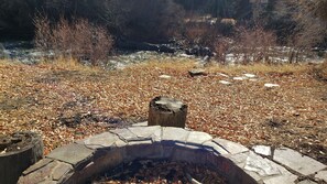 المنطقة المحيطة بالمنشأة