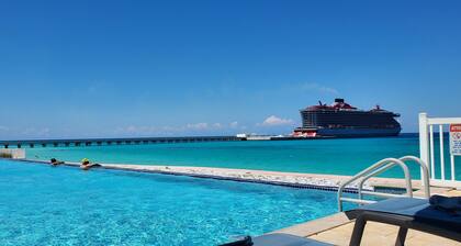 "Infinity Poolside" - Ocean Villa 2 BR / 3 BA