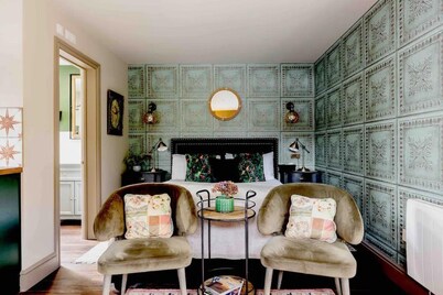 1 Bed Studio Sleeps 2 -patio -garden -dogs Ok