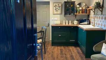 Tủ lạnh, lò vi sóng, lò nướng, bếp nấu