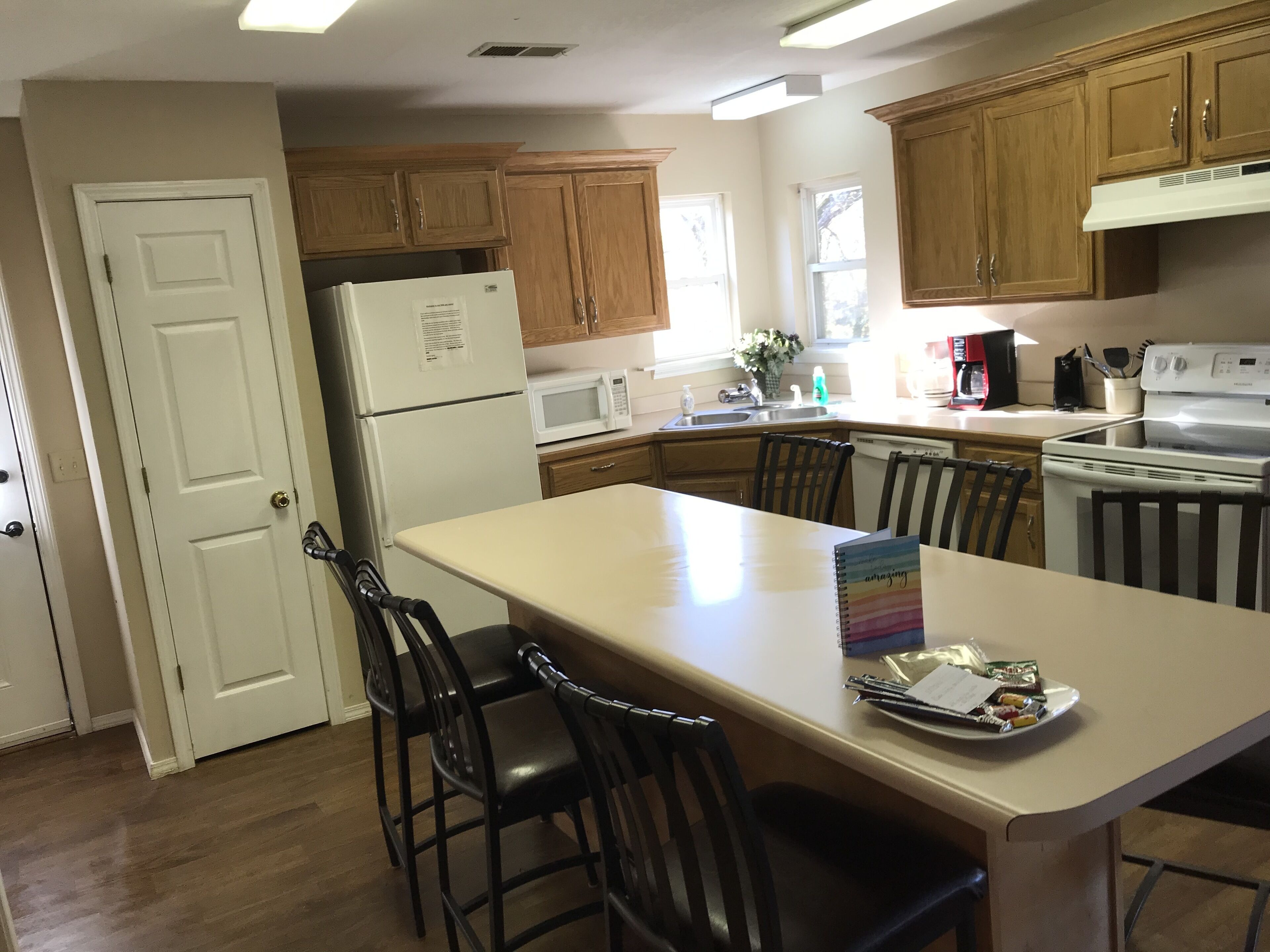 Cute House w/Deck Overlooking White River