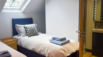 4 bedrooms, free WiFi, bed sheets