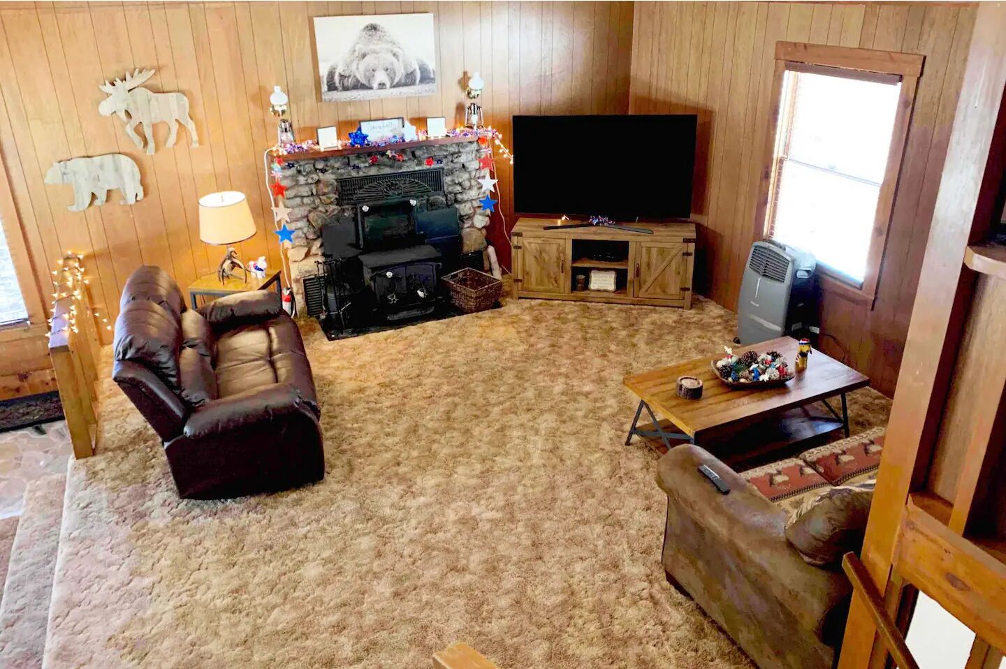 1 night bookings! Charming cozy cabin~3 levels~Downtown location
