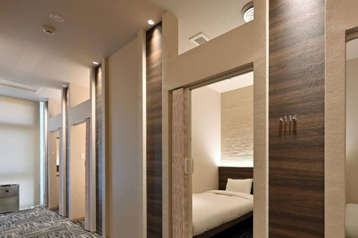 客房内保险箱、遮光窗帘、熨斗/熨板、免费 WiFi
