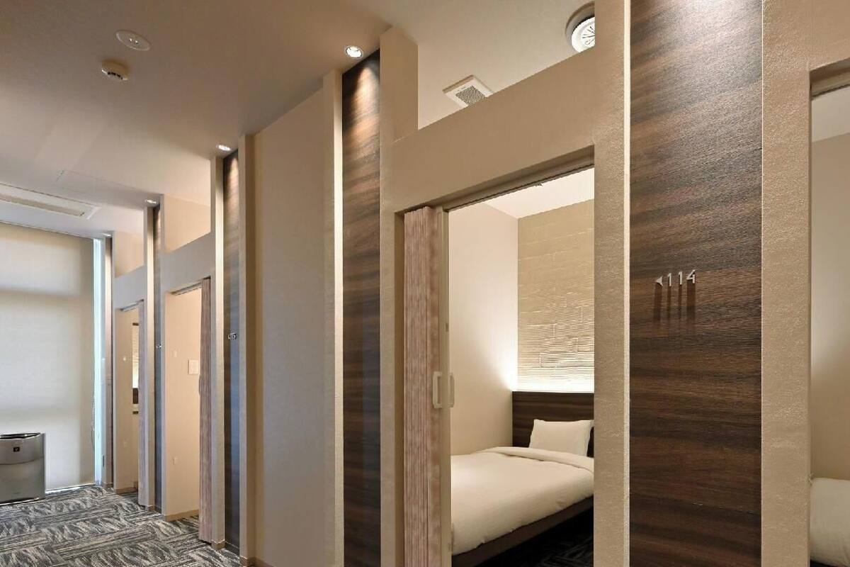 客房内保险箱、遮光窗帘、熨斗/熨板、免费 WiFi