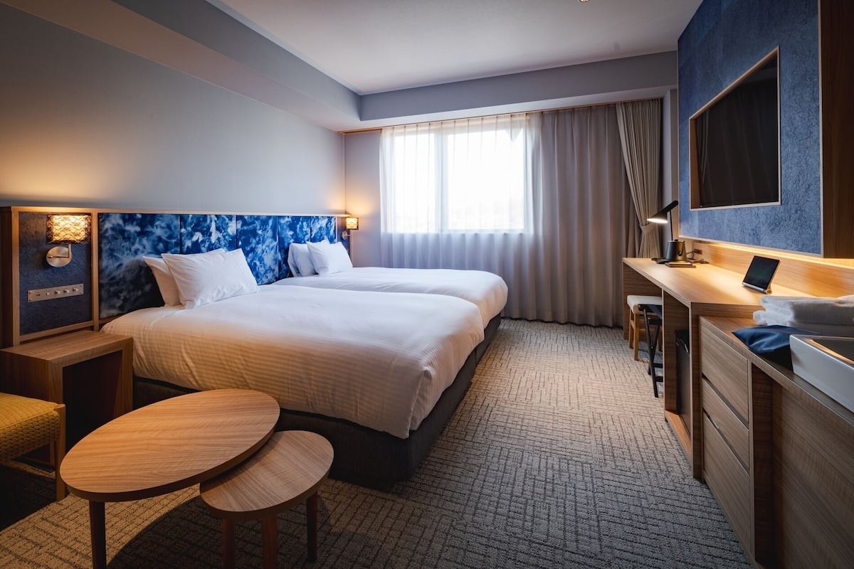 Hollywood Twin Room, Non Smoking | In-room safe, blackout drapes, iron/ironing board, free WiFi