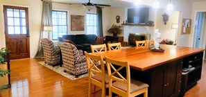 Dining - Peaceful, Luxurious Apartment in Wooded Milton Home (Alpharetta)