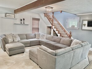 Smart TV, chimenea y estéreo 