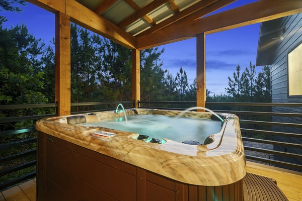 Outdoor spa tub