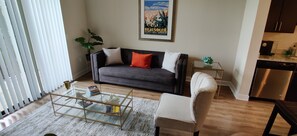 Smart-TV, DVD-Player, Bücher