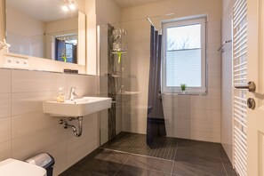 Douche, serviettes fournies