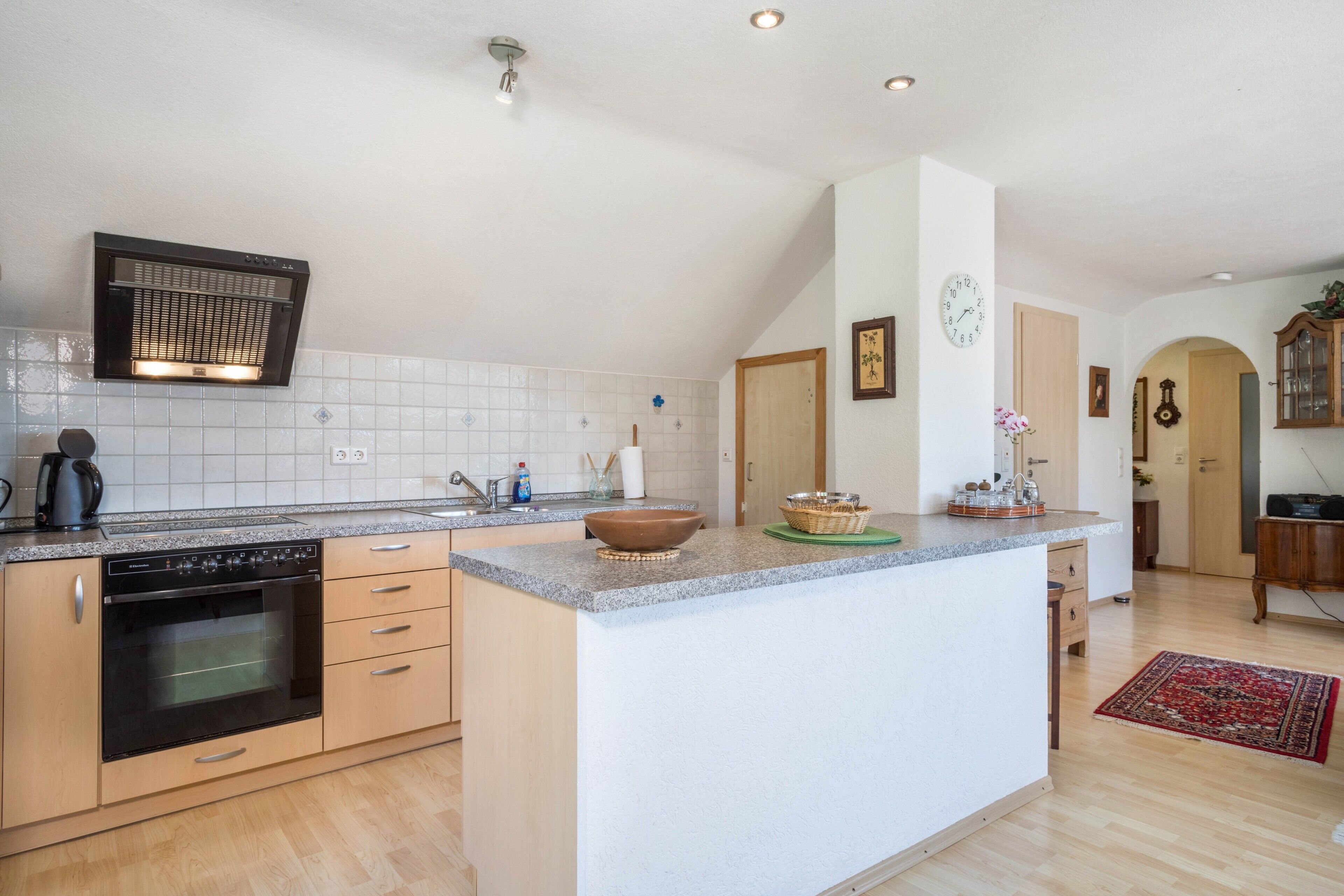 Kylskåp, mikrovågsugn, ugn och spishäll