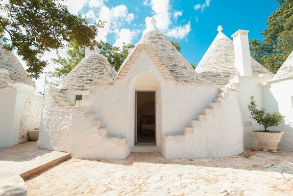 Exterior - Luxury trulli with swimming pool in Cisternino (Cisternino)