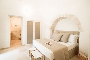 3 bedrooms, iron/ironing board, WiFi - Luxury trulli with swimming pool in Cisternino (Cisternino)