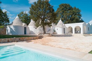 Pool - Luxury trulli with swimming pool in Cisternino (Cisternino)