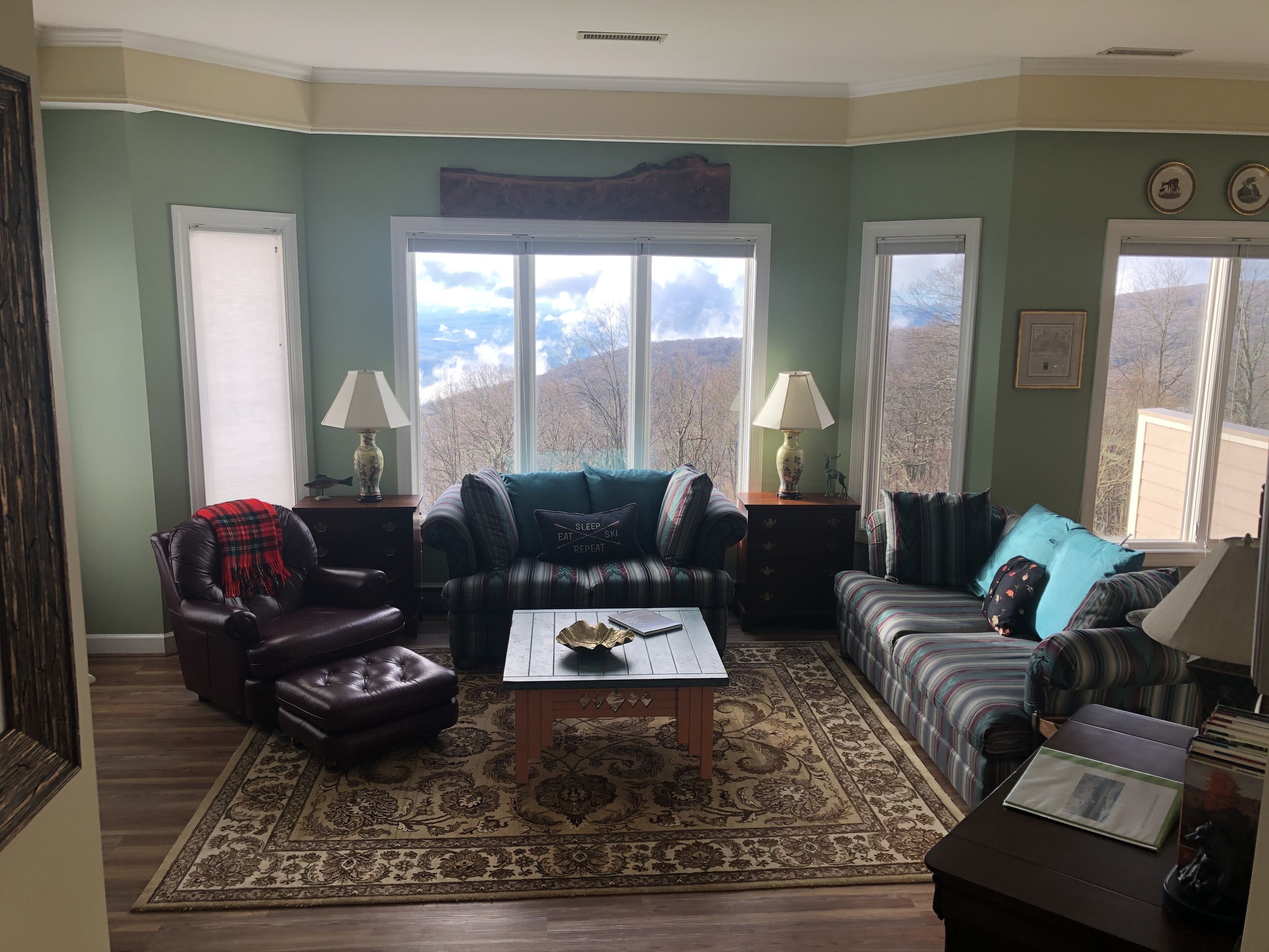 Fabulous Views at a lovely Ridge Top Condo!