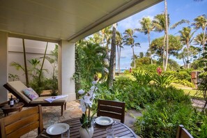 Outdoor dining - Beachfront Villa at Ritz Carlton Resort (Kahuku)